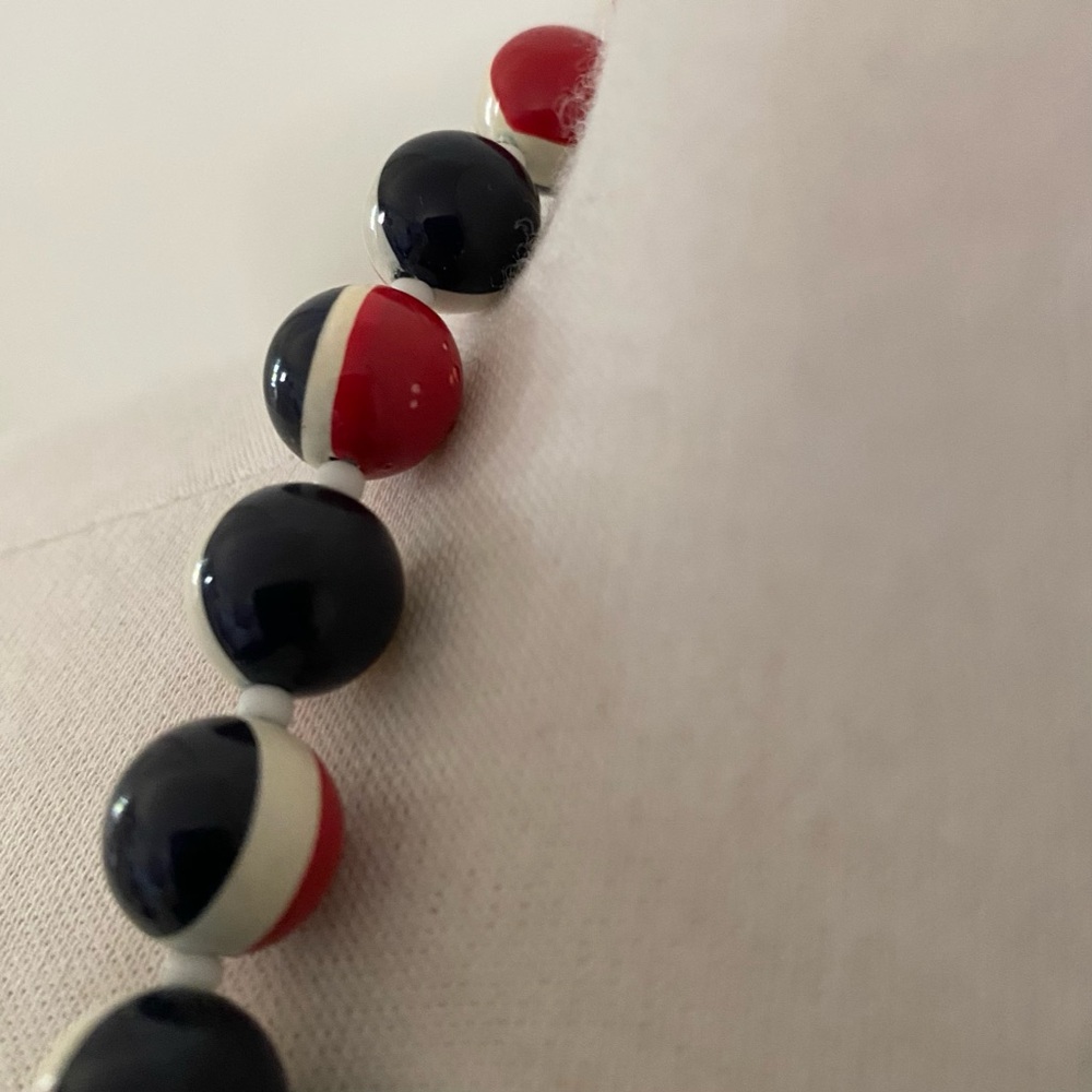 Vintage 1960s Red White & Blue Bead Necklace - Picture 10 of 12